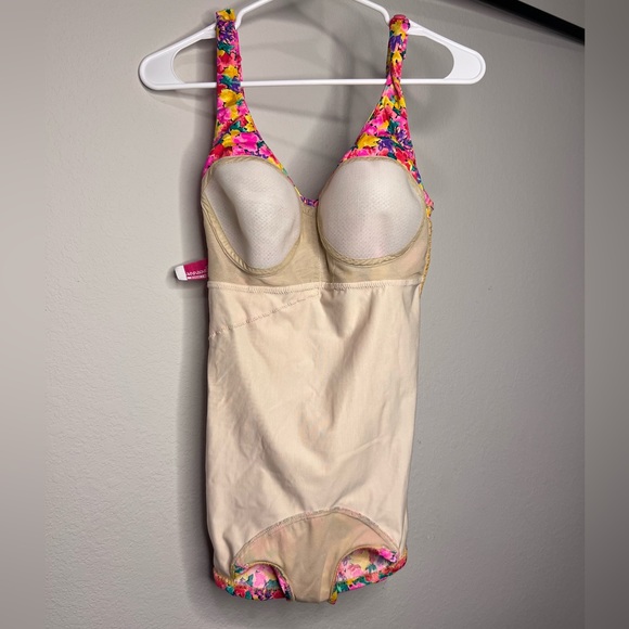 Roxanne Vintage 60s/70s Beautiful Swimsuit - Picture 7 of 15